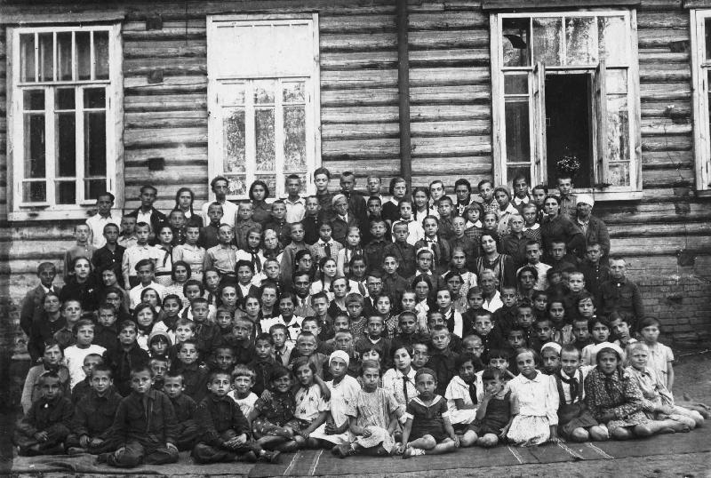 Воспитанники Каракулинского детского дома. 15 июля 1943 г.
